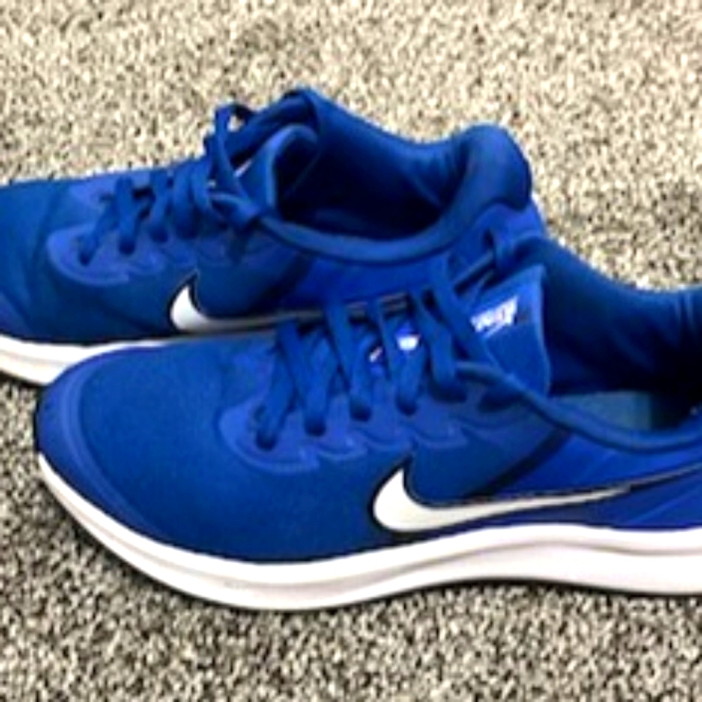 Nike boys size 6 shoes